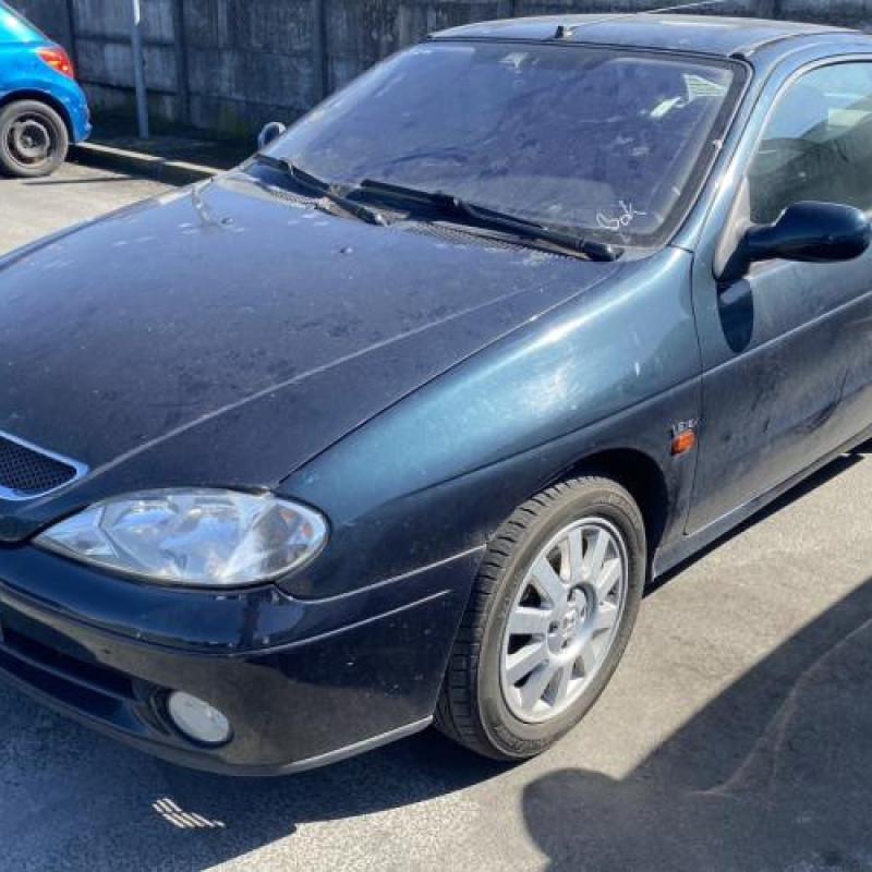 Aile avant droit RENAULT MEGANE 1 Photo n°7