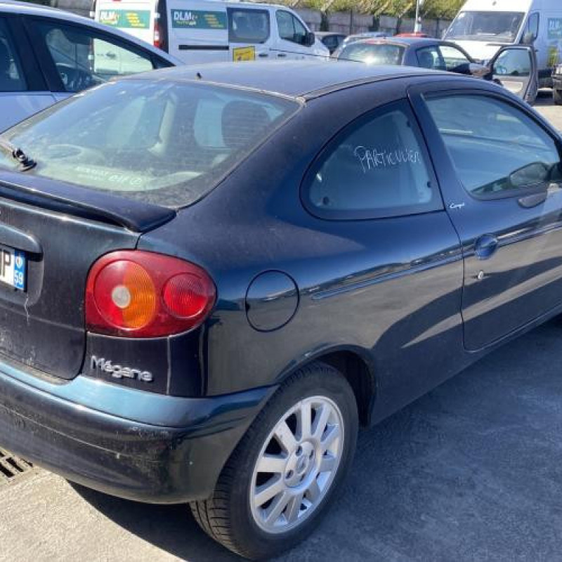 Aile avant droit RENAULT MEGANE 1 Photo n°9