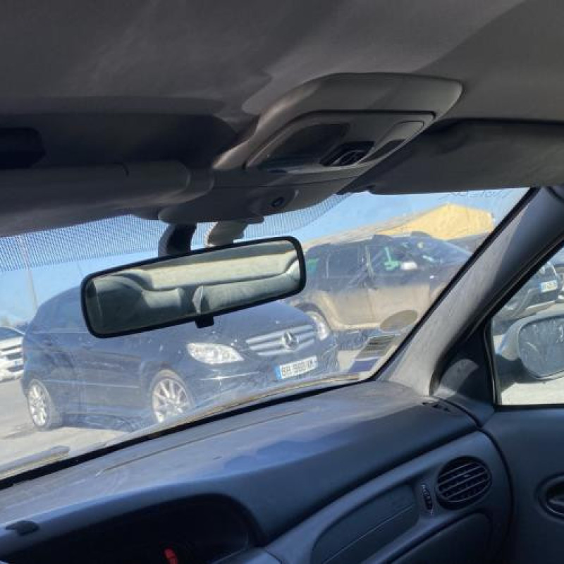 Aile avant droit RENAULT MEGANE 1 Photo n°20