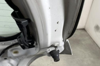 Malle/Hayon arriere PEUGEOT 208 1
