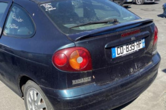 Pare choc avant RENAULT MEGANE 1