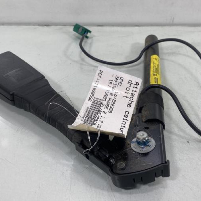 Pretensionneur de ceinture avant droit OPEL ZAFIRA B Photo n°1
