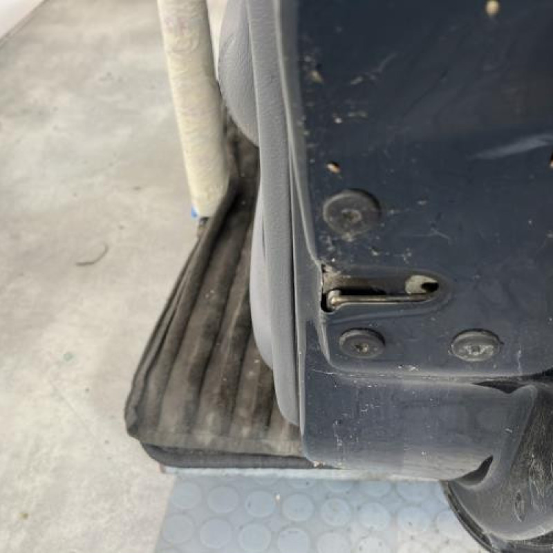Porte avant droit RENAULT MEGANE 1 Photo n°3