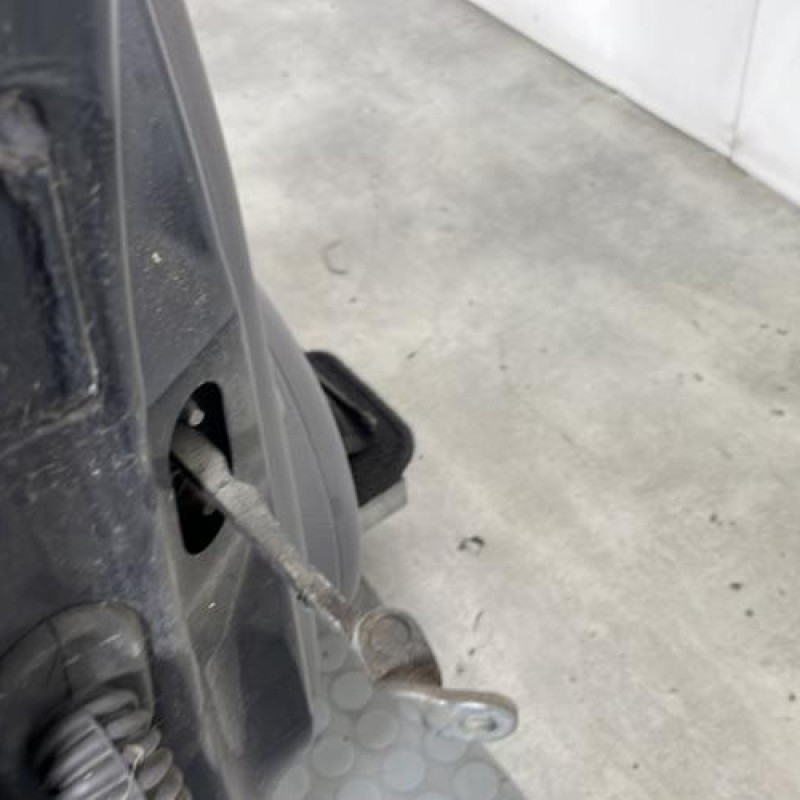 Porte avant droit RENAULT MEGANE 1 Photo n°4