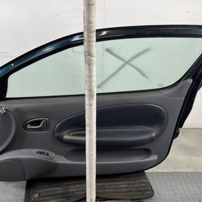 Porte avant droit RENAULT MEGANE 1 Photo n°6