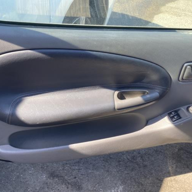 Porte avant droit RENAULT MEGANE 1 Photo n°15