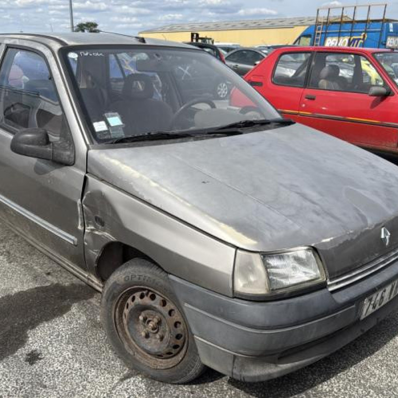 Vitre avant gauche RENAULT CLIO 1 Photo n°6