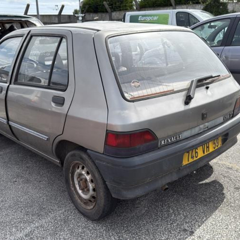 Vitre avant gauche RENAULT CLIO 1 Photo n°8
