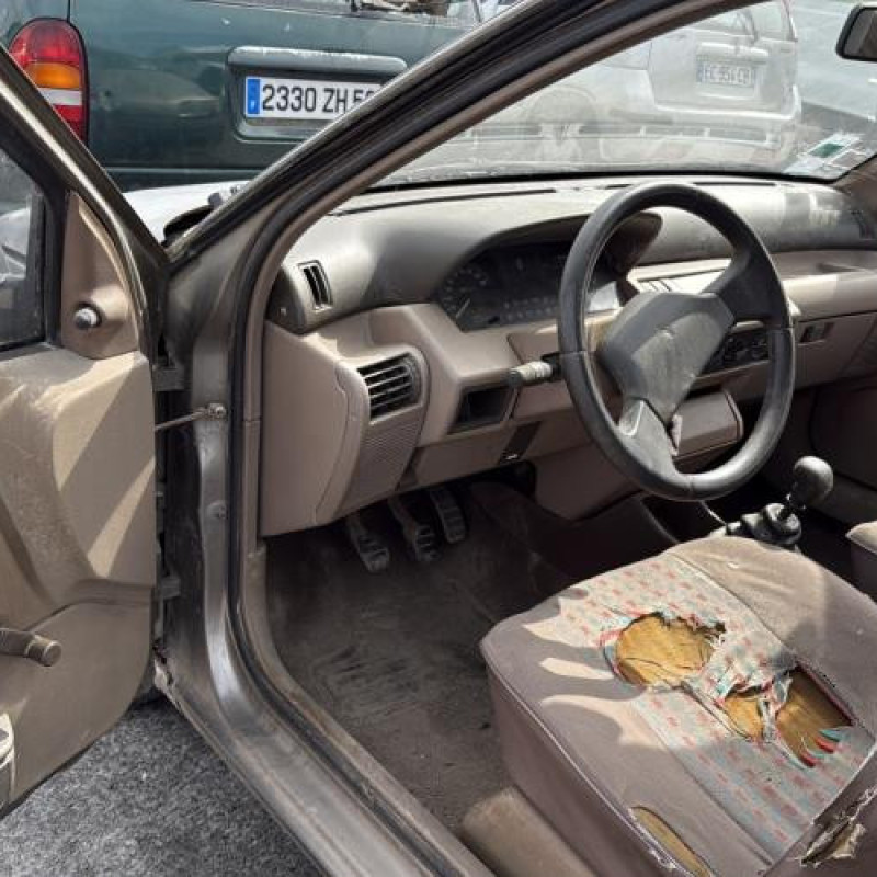 Vitre avant gauche RENAULT CLIO 1 Photo n°15