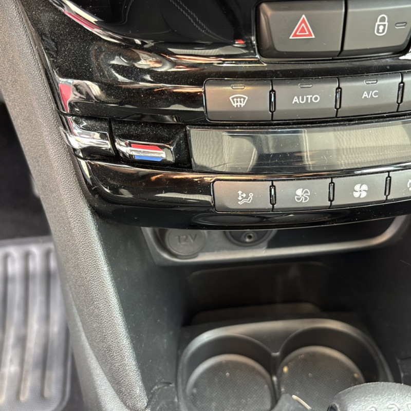 PEUGEOT 208 1 PHASE 2 1.2 VTI - 12V Photo n°8