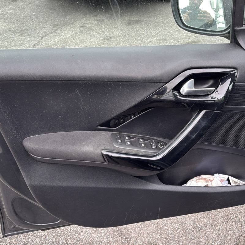 PEUGEOT 208 1 PHASE 2 1.2 PURETECH - 12V TURBO Photo n°8