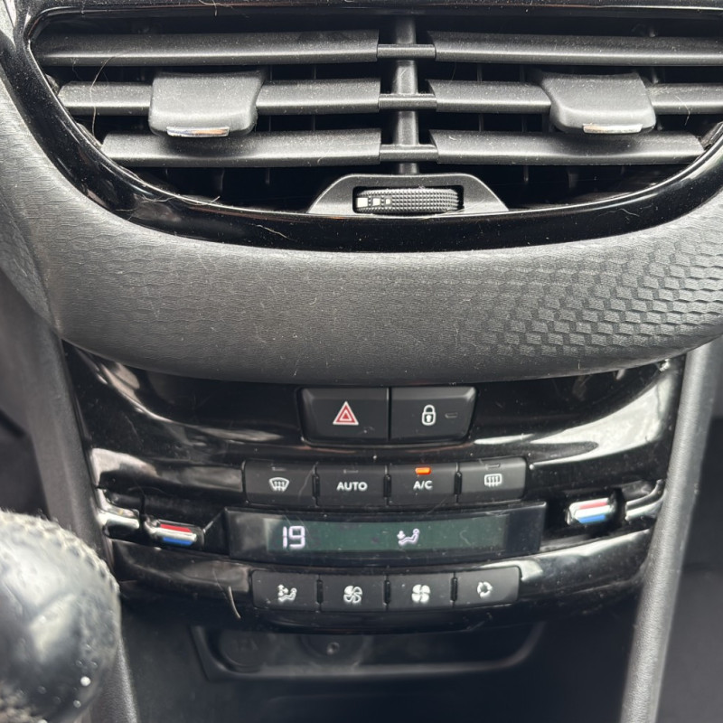 PEUGEOT 208 1 PHASE 2 1.2 PURETECH - 12V TURBO Photo n°16