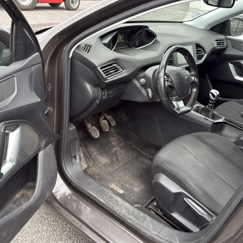 PEUGEOT 308 2 PHASE 1 1.6 HDI - 8V TURBO Photo n°9