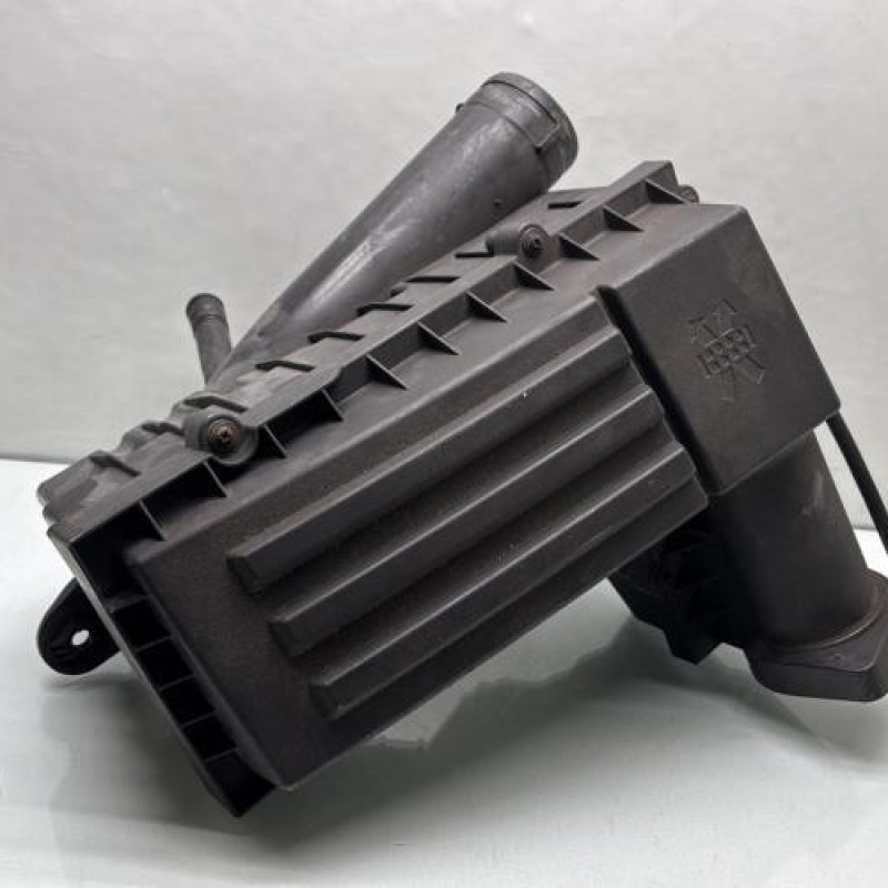 Boitier filtre a air VOLKSWAGEN TOURAN 1 Photo n°2