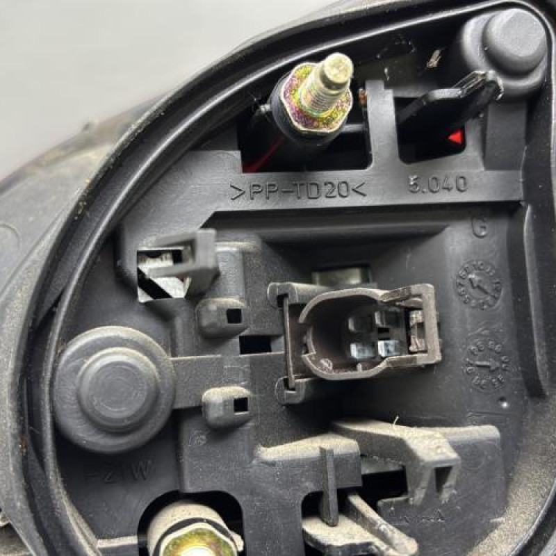 Feu arriere secondaire gauche (feux) PEUGEOT 406 Photo n°3