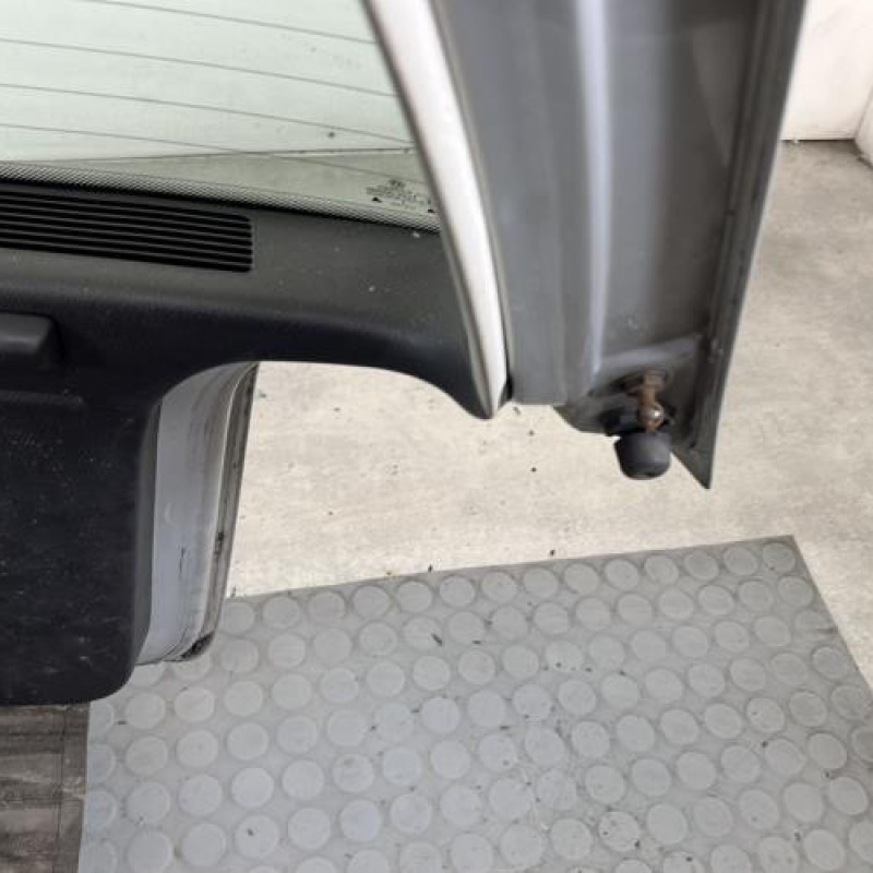 Malle/Hayon arriere VOLKSWAGEN GOLF 4 Photo n°8
