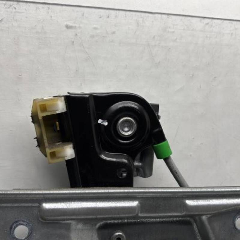 Leve vitre electrique avant gauche VOLKSWAGEN POLO 4 Photo n°3