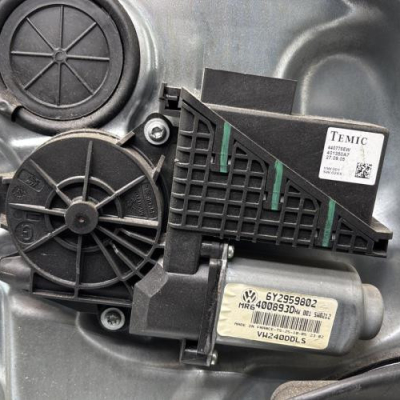 Leve vitre electrique avant gauche VOLKSWAGEN POLO 4 Photo n°4