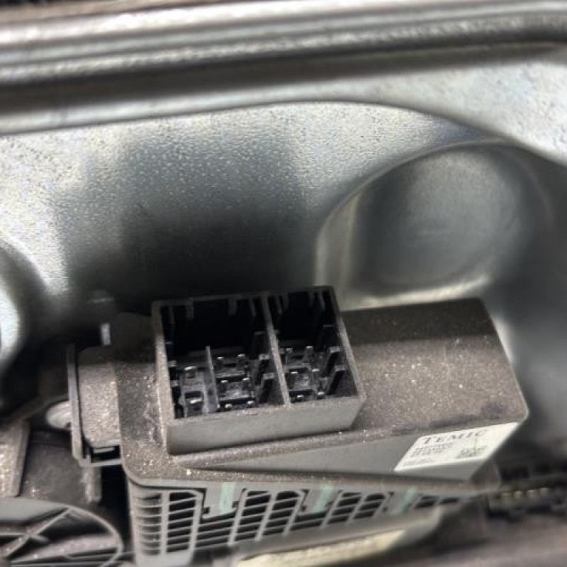 Leve vitre electrique avant gauche VOLKSWAGEN POLO 4 Photo n°5