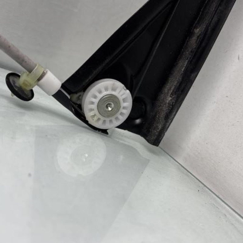 Leve vitre electrique avant gauche VOLKSWAGEN POLO 5 Photo n°3