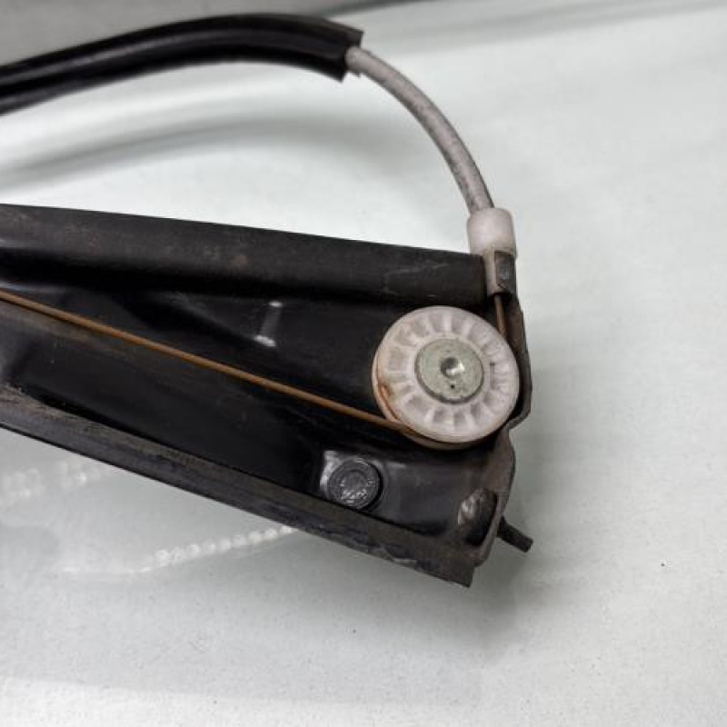 Leve vitre electrique avant gauche VOLKSWAGEN POLO 5 Photo n°4