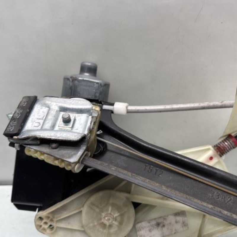 Leve vitre electrique avant gauche VOLKSWAGEN POLO 5 Photo n°5