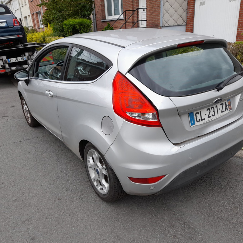 FORD FIESTA 6 PHASE 1 1.25i - 16V Photo n°1