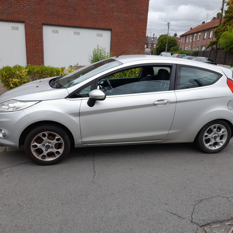 FORD FIESTA 6 PHASE 1 1.25i - 16V Photo n°8