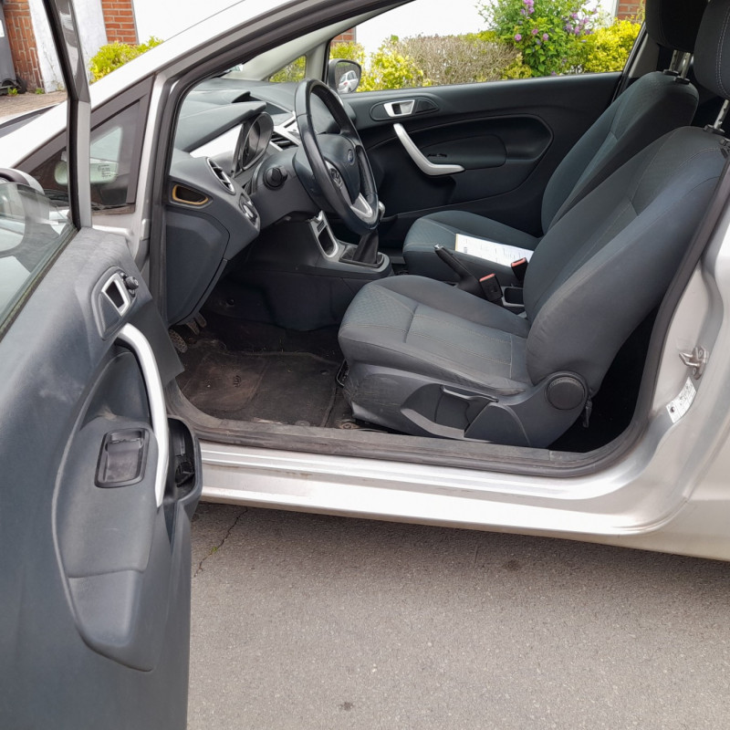 FORD FIESTA 6 PHASE 1 1.25i - 16V Photo n°9