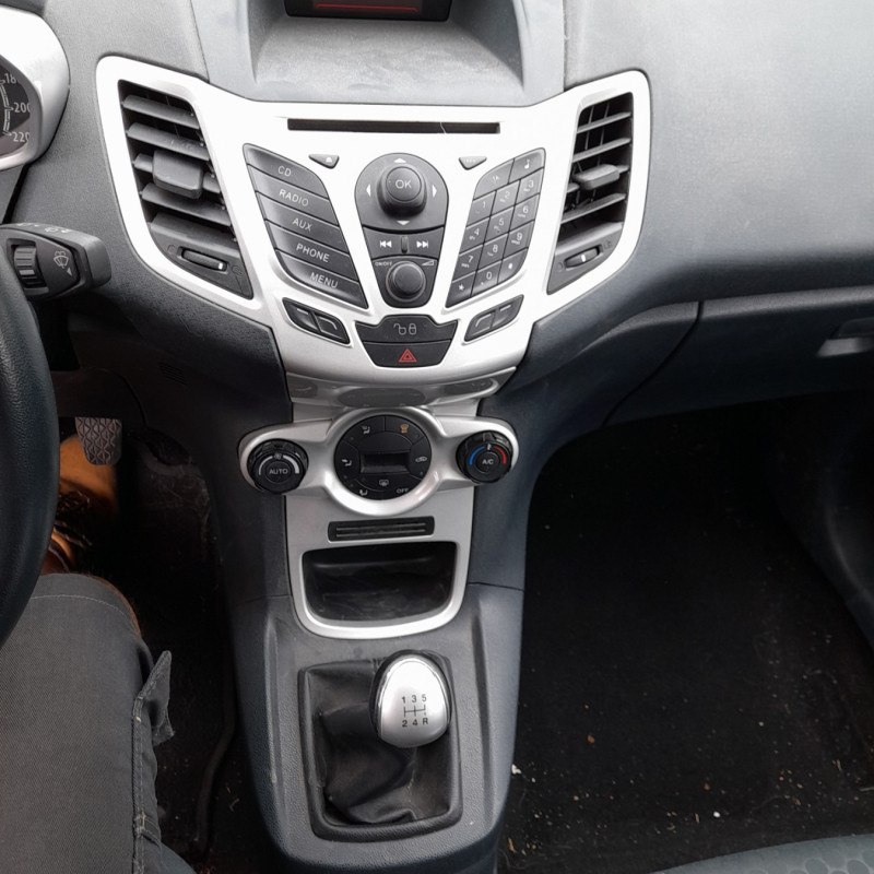 FORD FIESTA 6 PHASE 1 1.25i - 16V Photo n°12