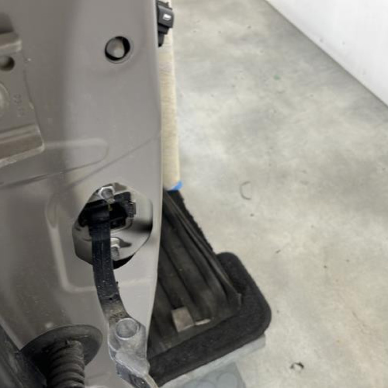 Porte avant droit CITROEN C4 CACTUS Photo n°4