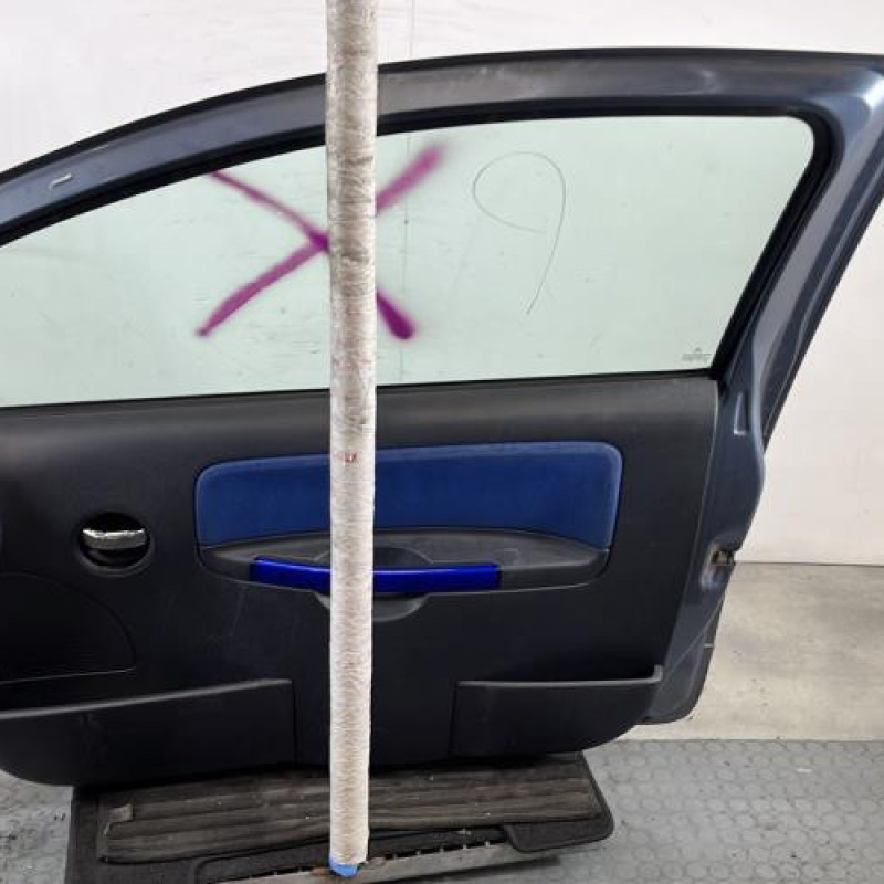 Porte avant droit CITROEN C2 Photo n°7