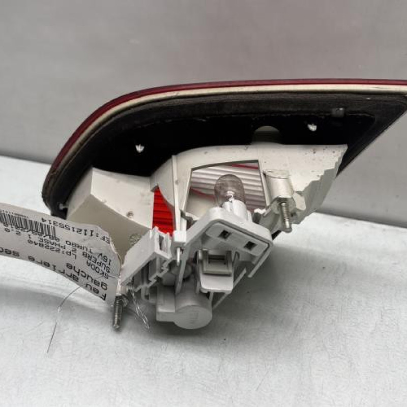 Feu arriere secondaire gauche (feux) SKODA SUPERB 2 Photo n°2