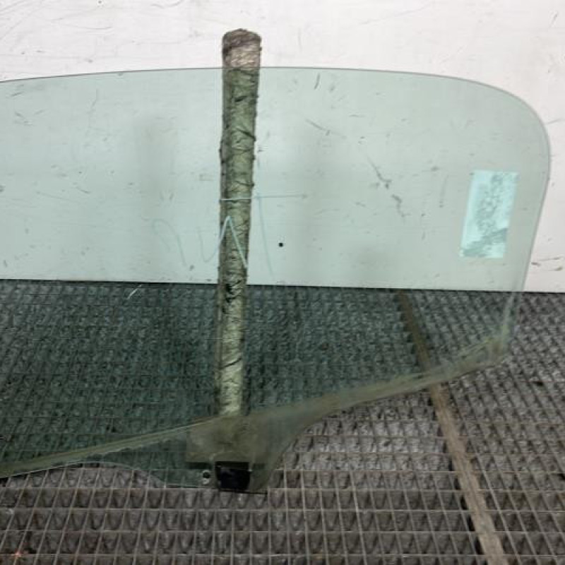Vitre arriere droit PEUGEOT 206 Photo n°4