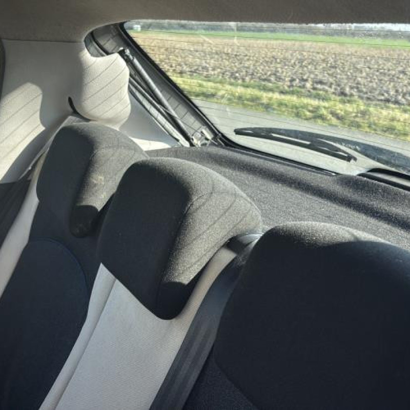 Vitre arriere droit PEUGEOT 206 Photo n°15