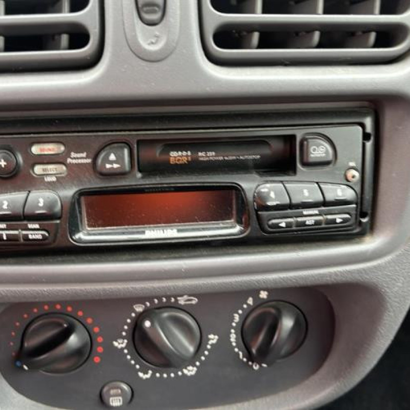 Porte avant gauche RENAULT CLIO 2 Photo n°11