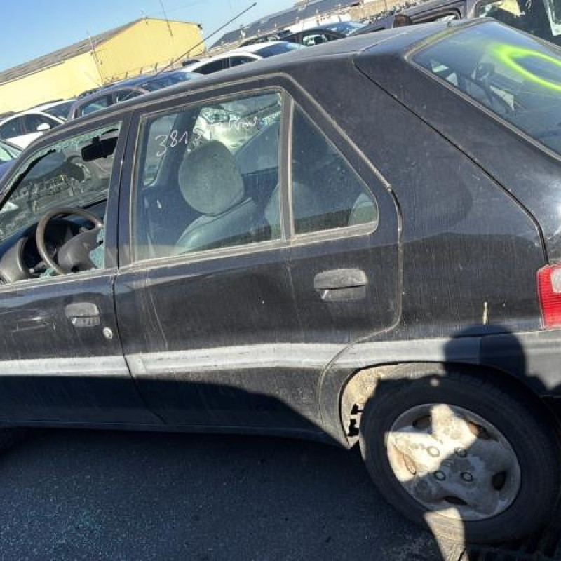 Pare choc avant CITROEN SAXO Photo n°13