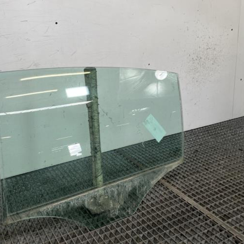 Vitre arriere gauche VOLKSWAGEN PASSAT 6 Photo n°2