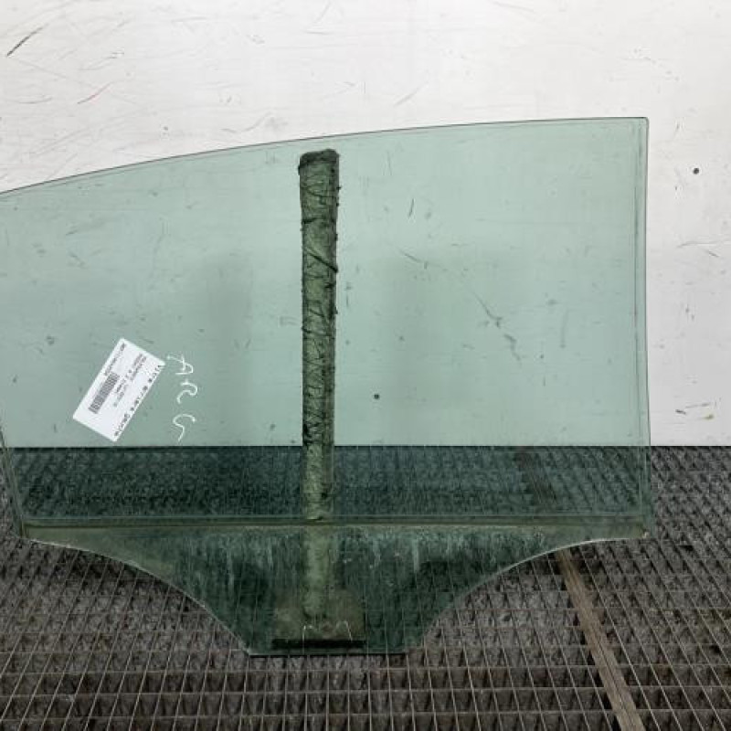 Vitre arriere gauche VOLKSWAGEN PASSAT 6 Photo n°4