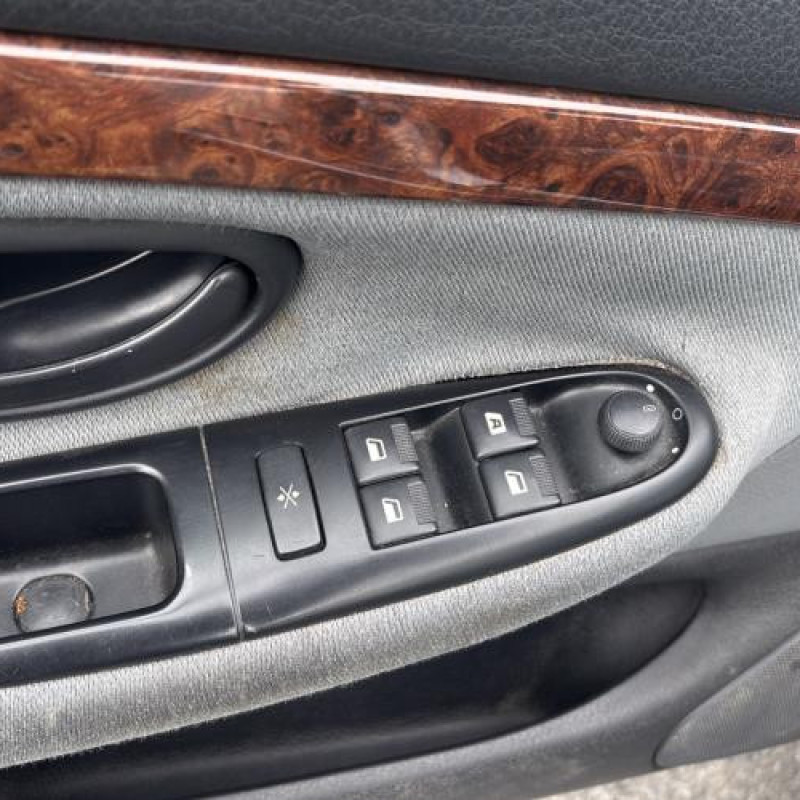Porte avant gauche PEUGEOT 406 Photo n°16
