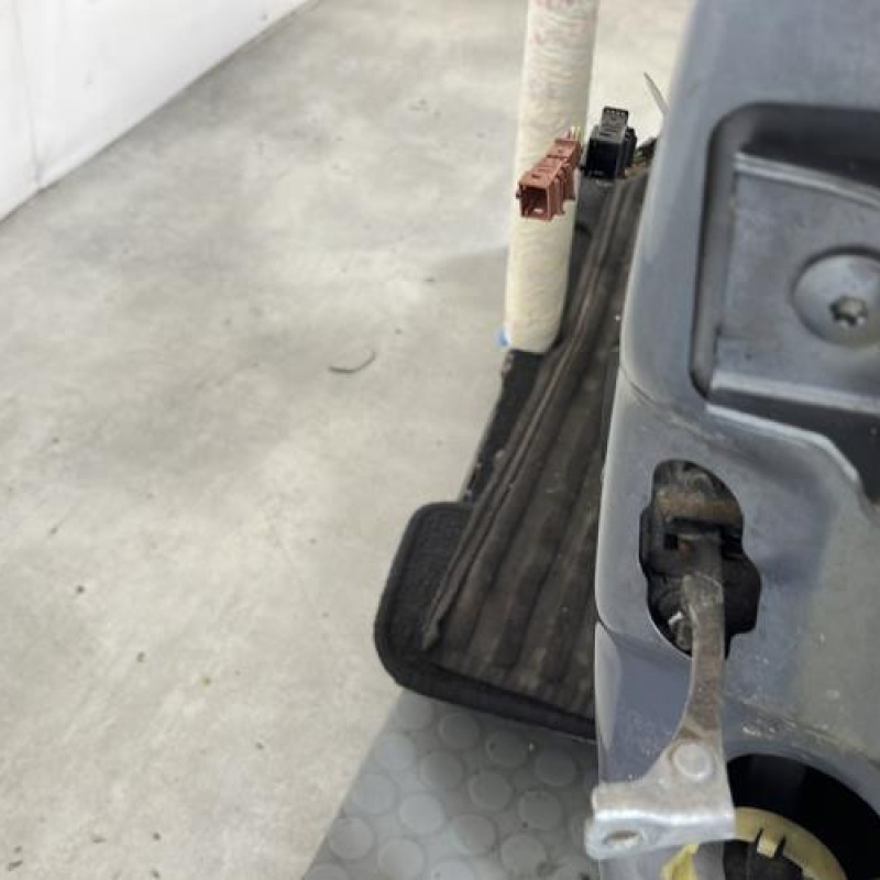 Porte avant gauche CITROEN C2 Photo n°4