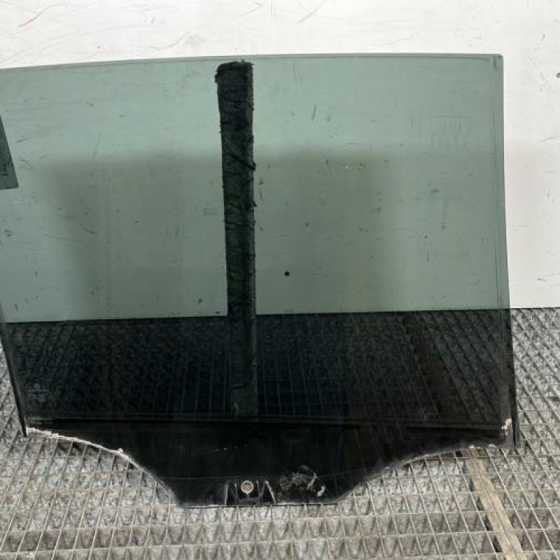 Vitre arriere gauche VOLKSWAGEN GOLF 6 Photo n°4