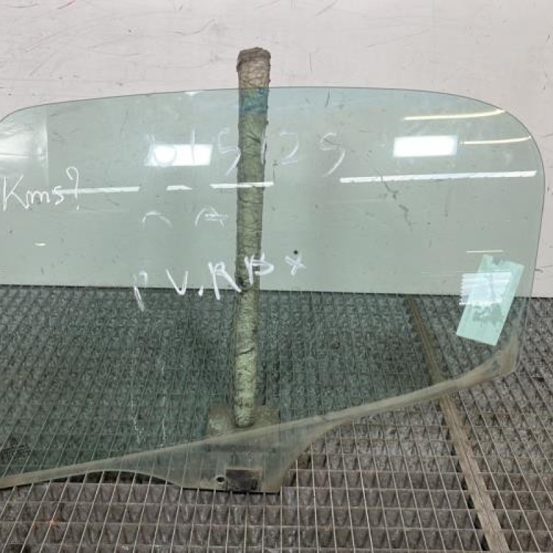 Vitre arriere gauche PEUGEOT 206 Photo n°1