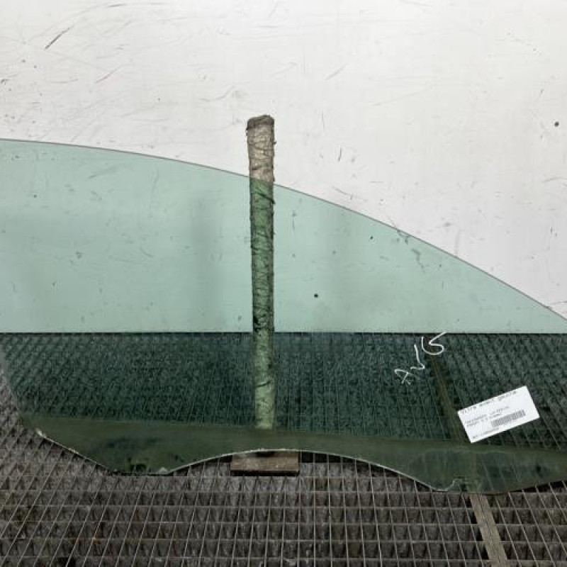 Vitre avant gauche VOLKSWAGEN PASSAT 6 Photo n°4