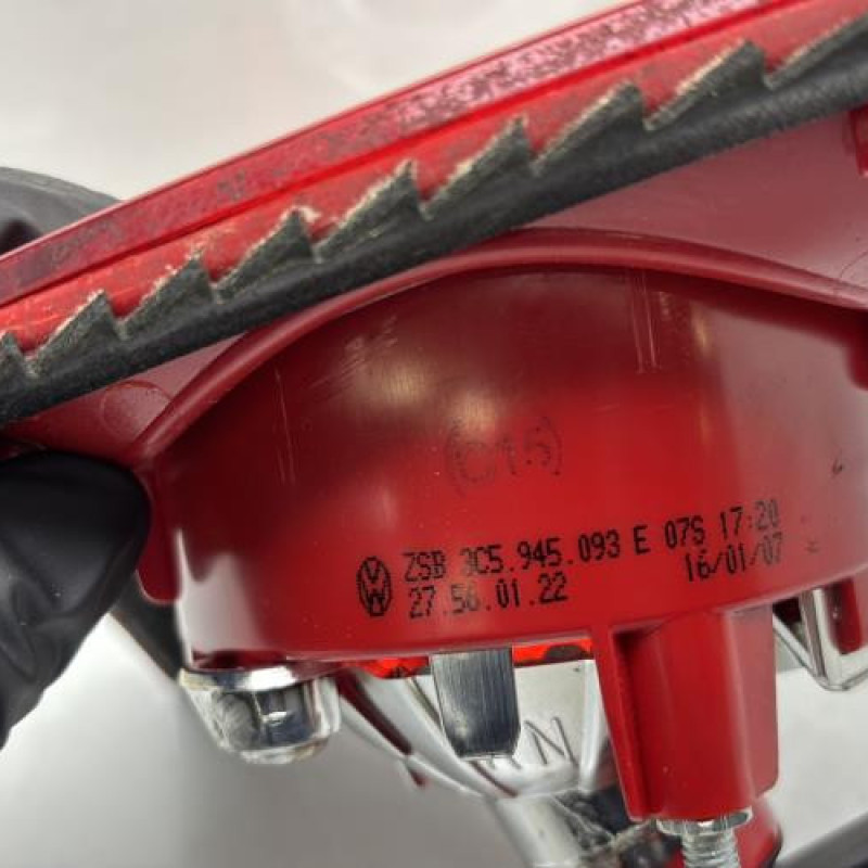 Feu arriere secondaire gauche (feux) VOLKSWAGEN PASSAT 5 Photo n°5