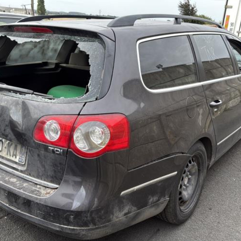 Feu arriere principal droit (feux) VOLKSWAGEN PASSAT 5 Photo n°9