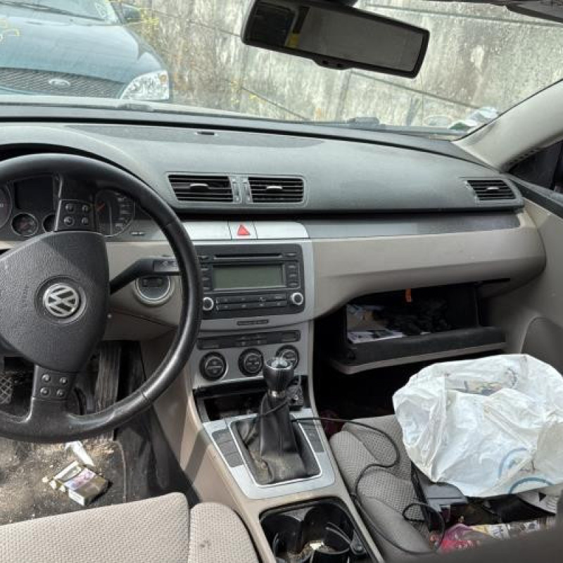 Feu arriere principal droit (feux) VOLKSWAGEN PASSAT 5 Photo n°16