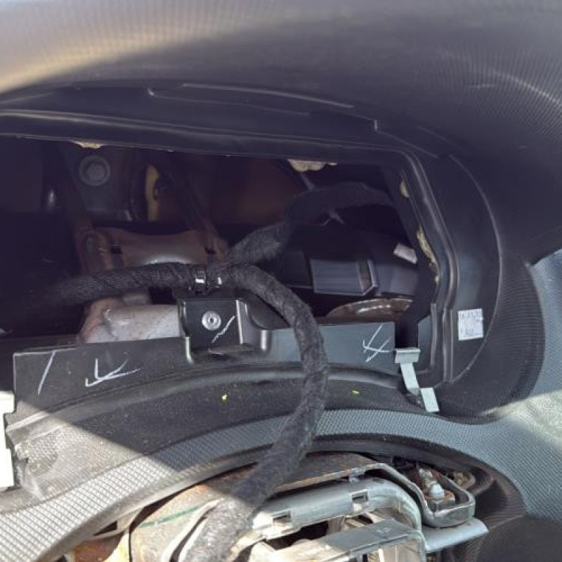 Pretensionneur de ceinture avant gauche PEUGEOT 308 1 SW Photo n°19