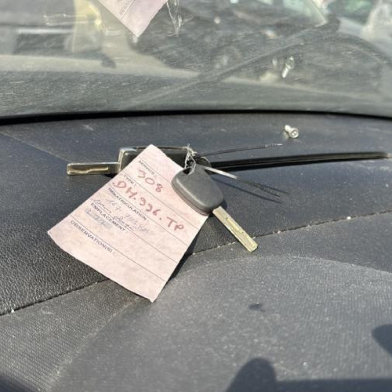 Pretensionneur de ceinture avant gauche PEUGEOT 308 1 SW Photo n°20