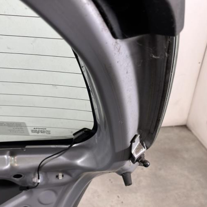 Malle/Hayon arriere TOYOTA YARIS 2 Photo n°8